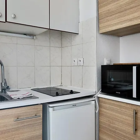 Apartman Bright Flat With Balcony In - Welkeys