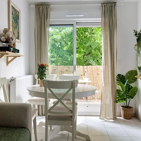 Apartman Bright Flat With Balcony In - Welkeys *