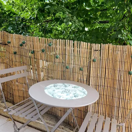 Bright Flat With Balcony In - Welkeys Apartman *